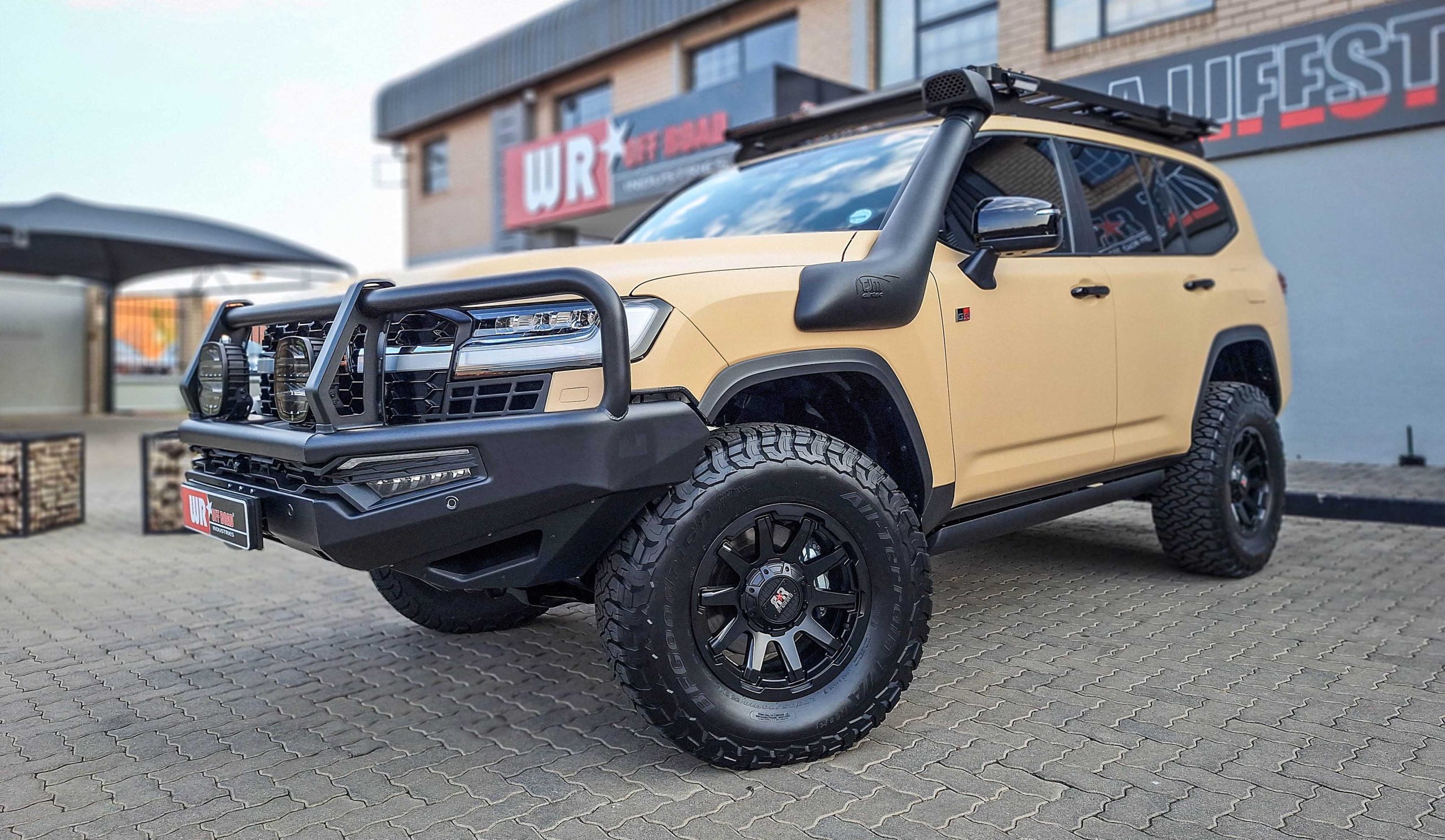 vehicle_RRC4_26_SB_4000px-2